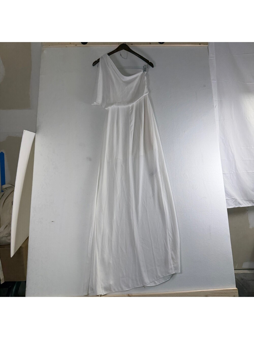 BCBGMAXAZRIA Kendal White One-Shoulder Maxi Dress Size 0